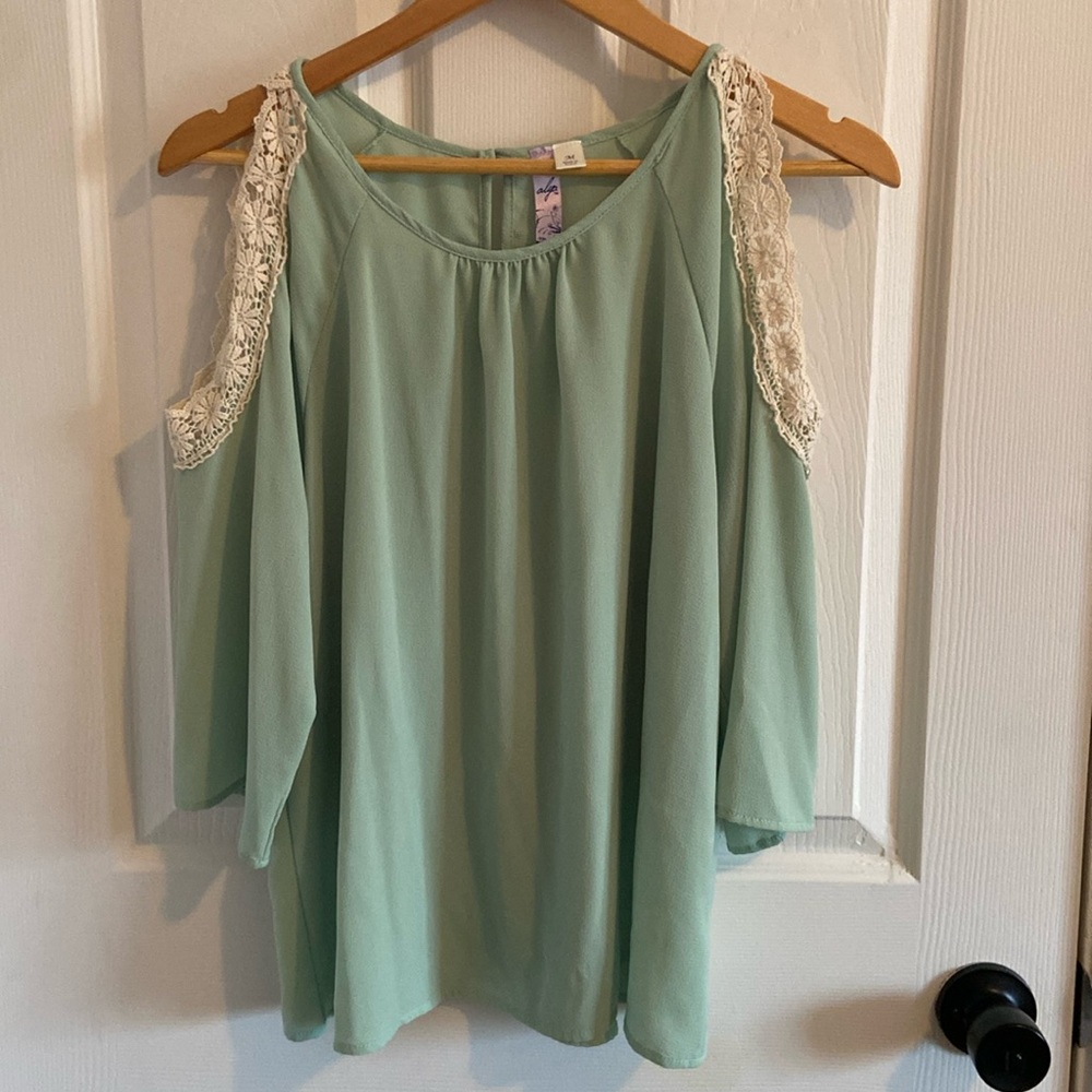 Beautiful mint green cold shoulder blouse. size medium